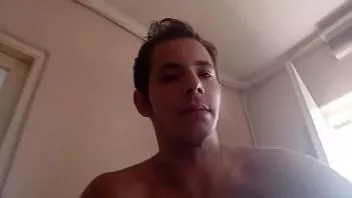 play Gergely molnár - masturbation dans le salon