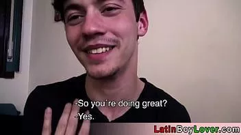 Oynat Sevimli deneyimsiz amatör latin genç büyük bir penis tarafından becerdin