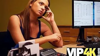 play Vip4k. দুষ্টু ব্যাঙ্ক কর্মী একটি সেক্সি শিশুকে তীব্র যৌনতায় প্রলুব্ধ করে