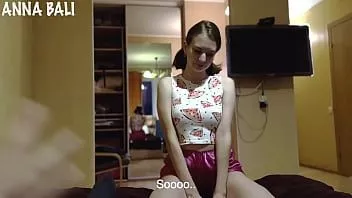 Reproducir Mi hermanastra pensó que después del sexo le compraría un vestido.