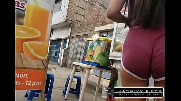تشغيل مذهلة شقراء في سن المراهقة رمادي غنيمة السراويل تلك الخدين omg!