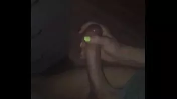 play Jonge jongen masturbeert zijn grote blanke lul als ouders niet thuis zijn