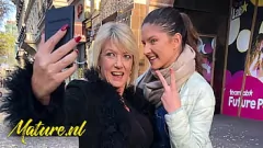 Играть 56 -летняя милф Эми и подросток Франческа Ди Каприо в Tinder Lesbian Encounter