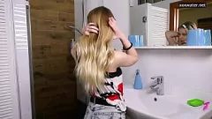 Riproduci È l'ora della doccia con la pornostar bruna Irka Davalka e il suo culo grosso