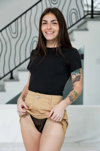 Pornstar Tiny Rhea